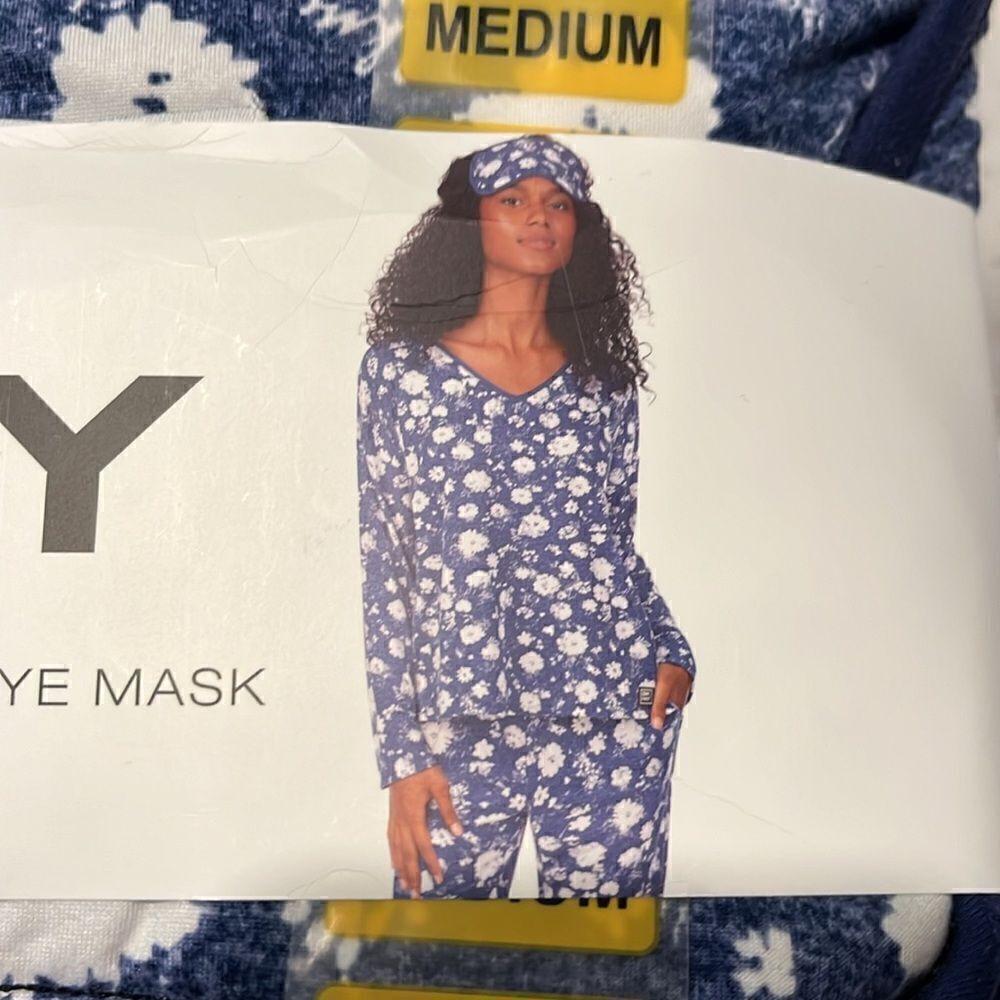 DKNY SLEEP JOGGER SET WITH EYE MASK - Picture 4 of 7